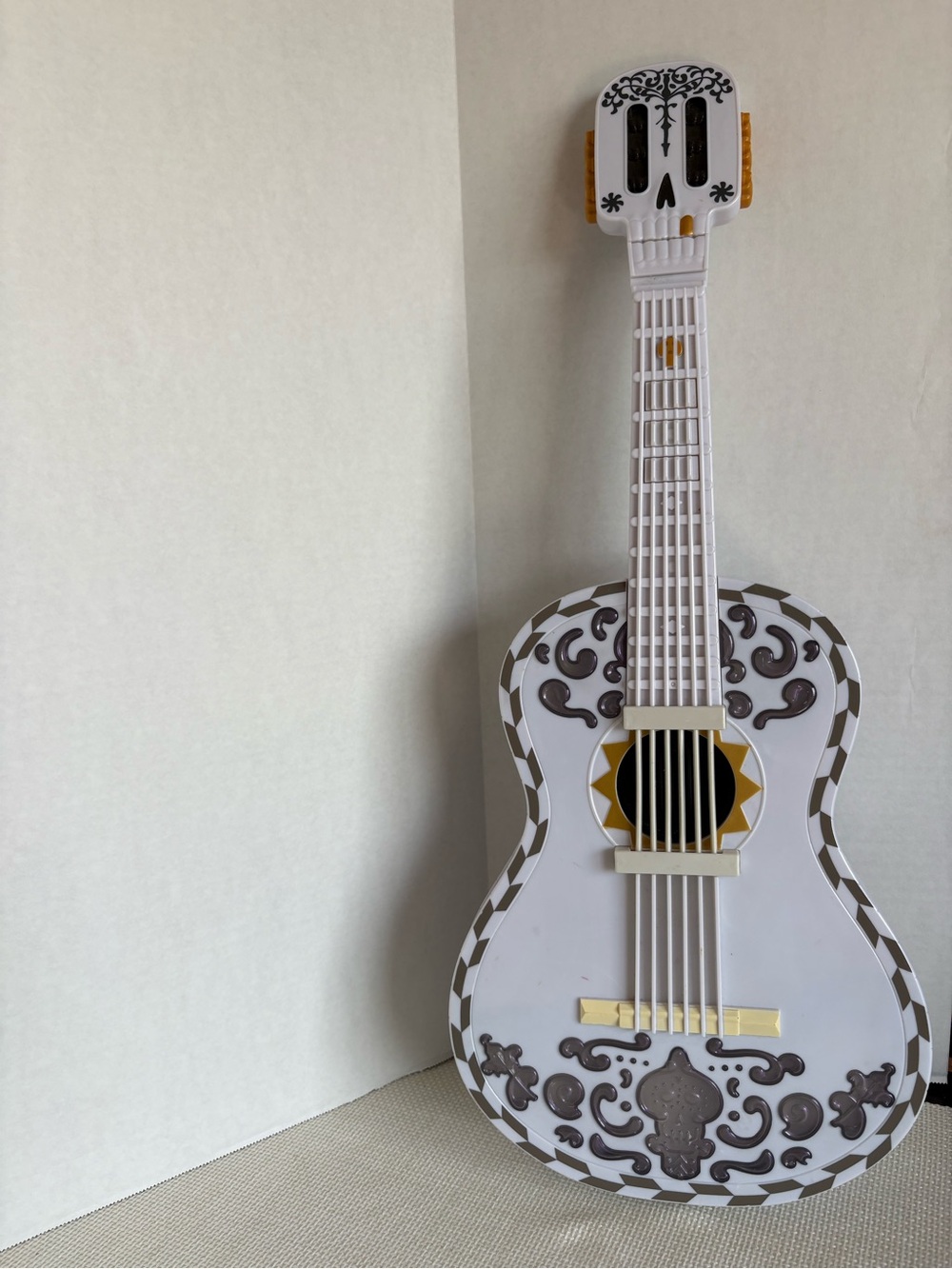 Disney Pixar Coco 2017  Guitar Toy LIGHTS & SOUNDS Mattel Tested WORKING!